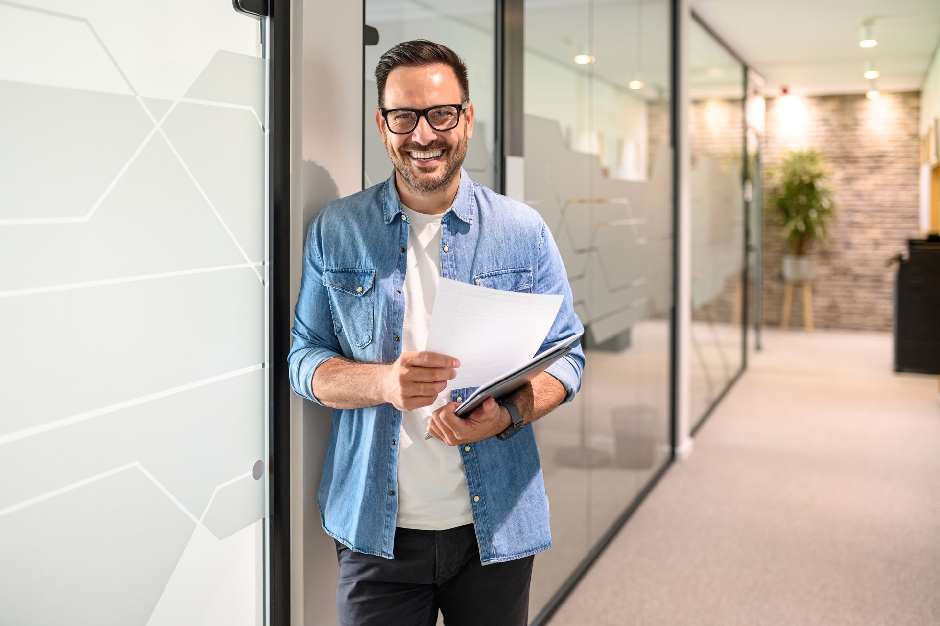 - Geschäftspartner D.B.